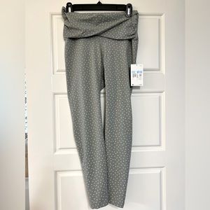 NWT. Nike yoga leggings. Size Medium